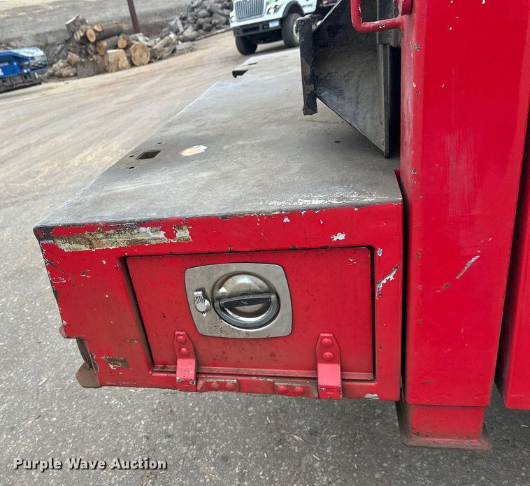 image for item DT6443 2001 Ford F650 utility / service truck