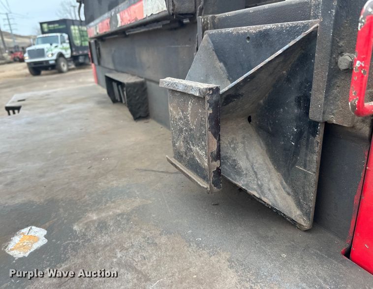 image for item DT6443 2001 Ford F650 utility / service truck