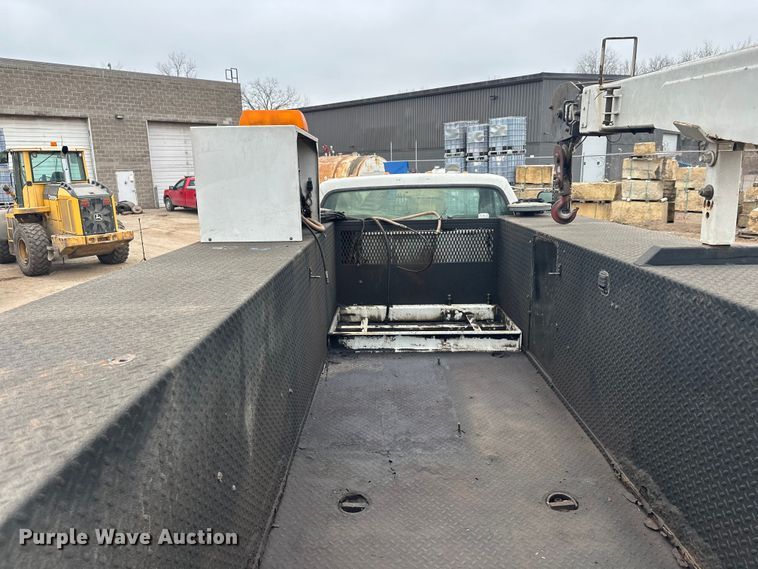 image for item DT6443 2001 Ford F650 utility / service truck