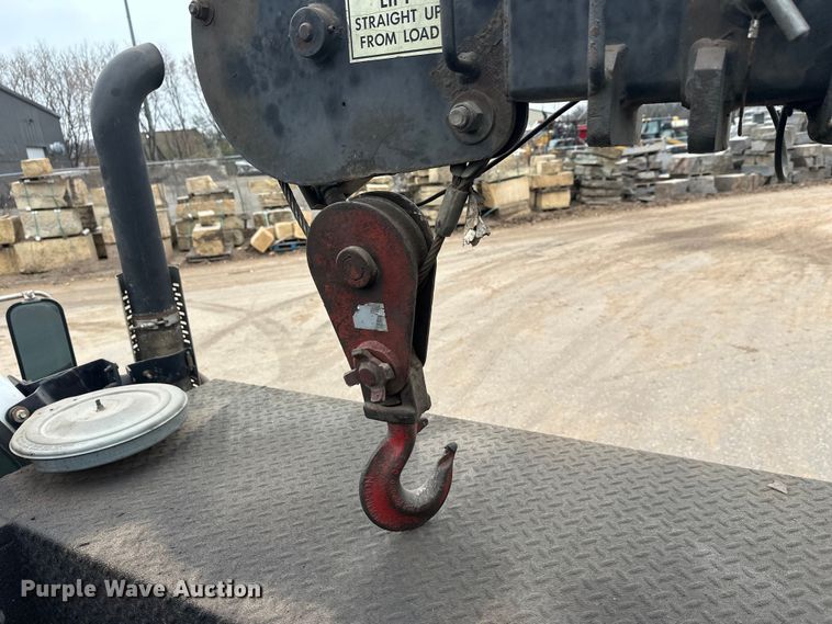 image for item DT6443 2001 Ford F650 utility / service truck