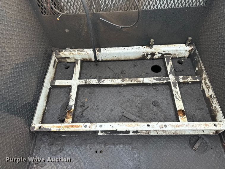 image for item DT6443 2001 Ford F650 utility / service truck