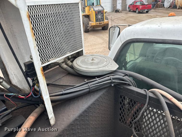 image for item DT6443 2001 Ford F650 utility / service truck