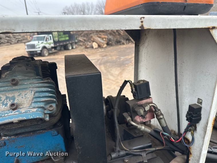 image for item DT6443 2001 Ford F650 utility / service truck