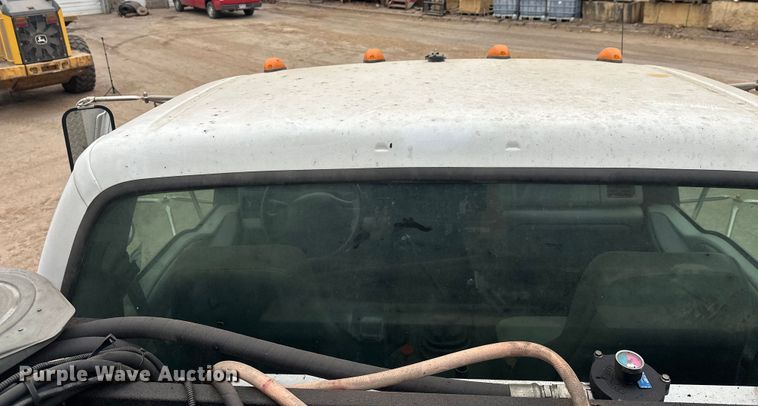 image for item DT6443 2001 Ford F650 utility / service truck