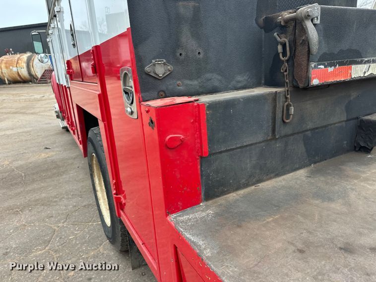 image for item DT6443 2001 Ford F650 utility / service truck
