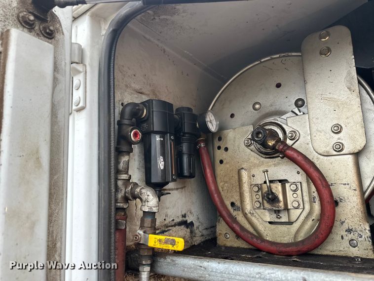 image for item DT6443 2001 Ford F650 utility / service truck