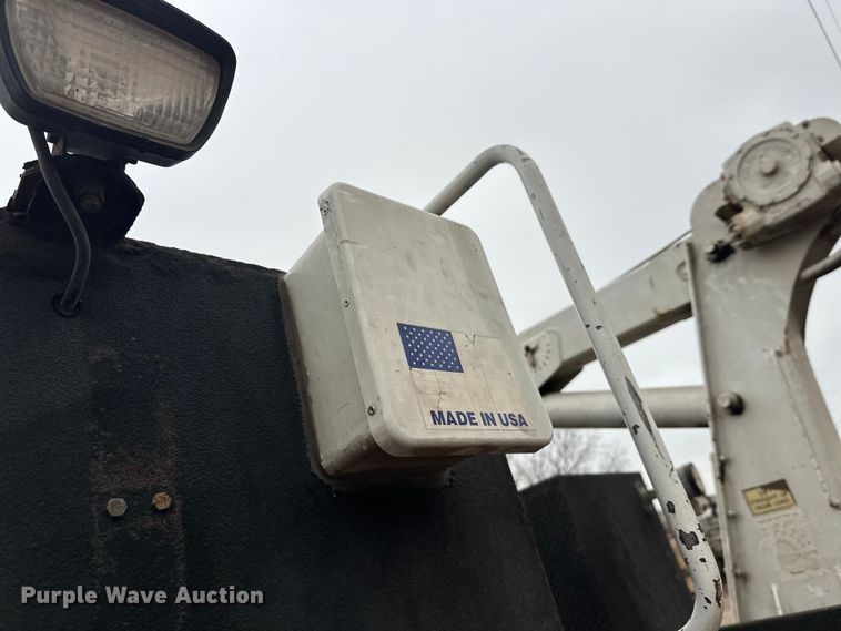 image for item DT6443 2001 Ford F650 utility / service truck