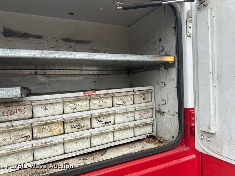 image for item DT6443 2001 Ford F650 utility / service truck