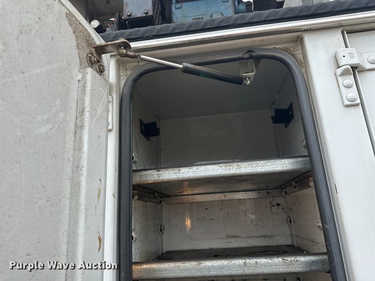 image for item DT6443 2001 Ford F650 utility / service truck