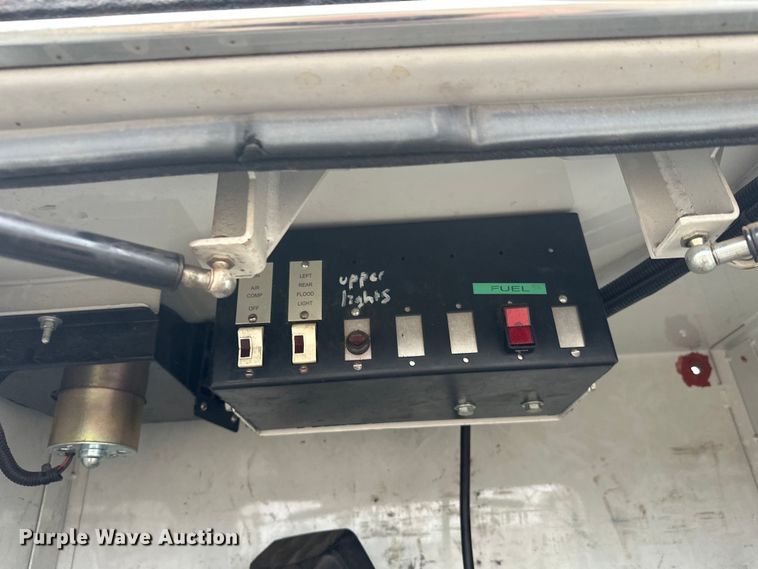 image for item DT6443 2001 Ford F650 utility / service truck