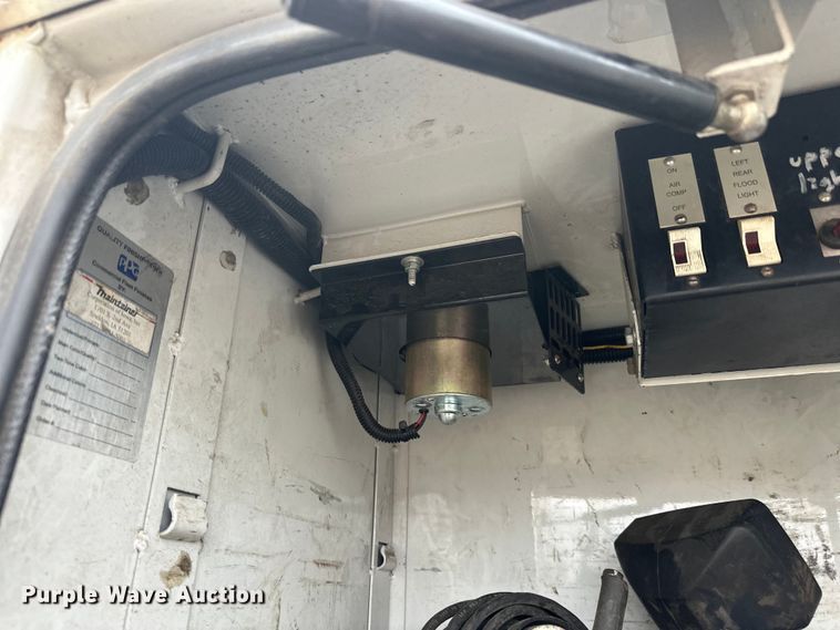 image for item DT6443 2001 Ford F650 utility / service truck