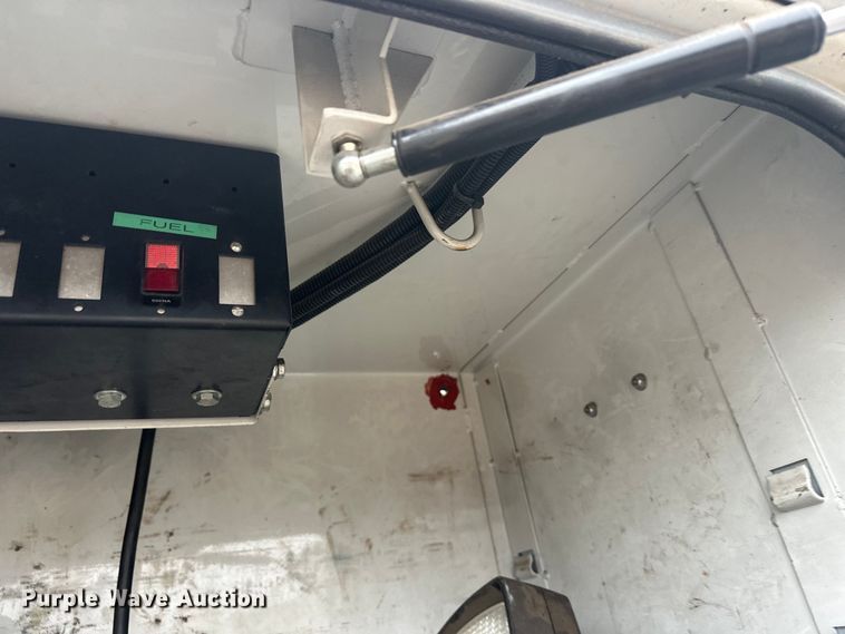 image for item DT6443 2001 Ford F650 utility / service truck