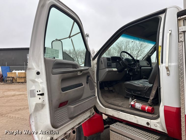 image for item DT6443 2001 Ford F650 utility / service truck