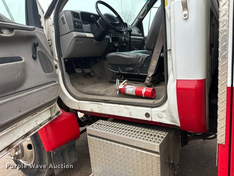 image for item DT6443 2001 Ford F650 utility / service truck