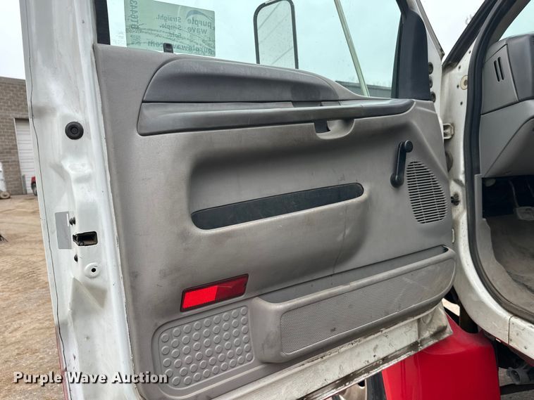 image for item DT6443 2001 Ford F650 utility / service truck