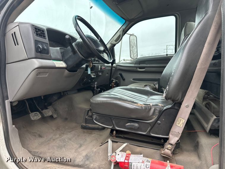 image for item DT6443 2001 Ford F650 utility / service truck