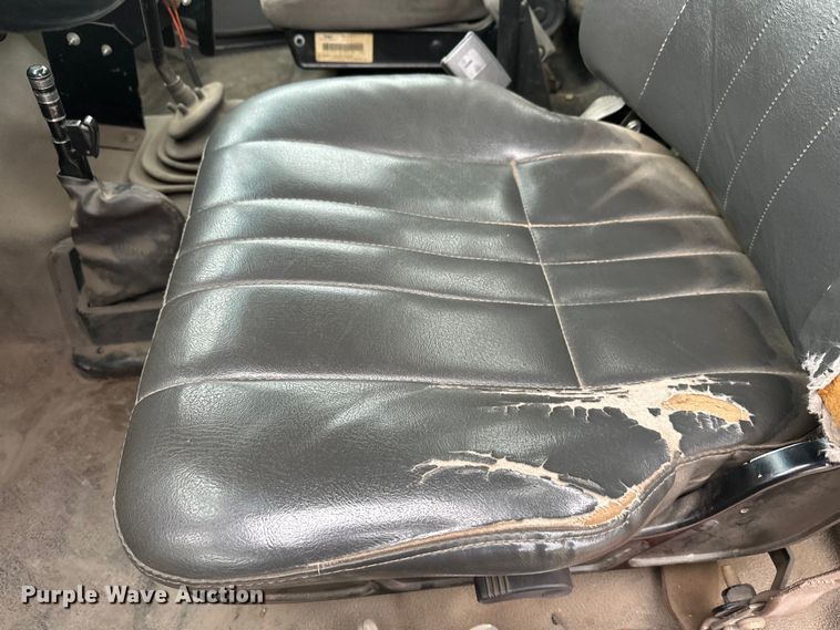 image for item DT6443 2001 Ford F650 utility / service truck