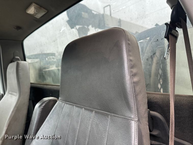 image for item DT6443 2001 Ford F650 utility / service truck