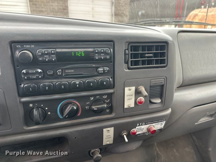 image for item DT6443 2001 Ford F650 utility / service truck