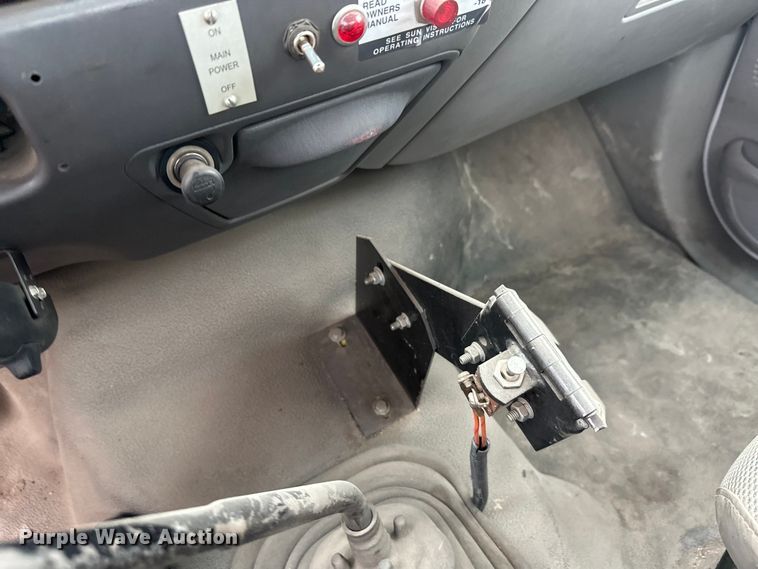 image for item DT6443 2001 Ford F650 utility / service truck