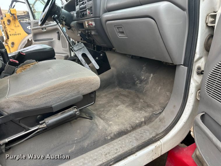 image for item DT6443 2001 Ford F650 utility / service truck