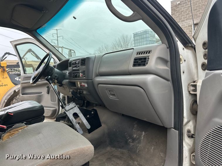 image for item DT6443 2001 Ford F650 utility / service truck