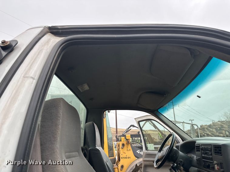 image for item DT6443 2001 Ford F650 utility / service truck