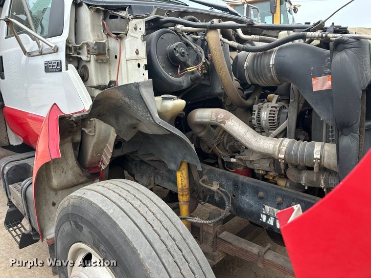 image for item DT6443 2001 Ford F650 utility / service truck