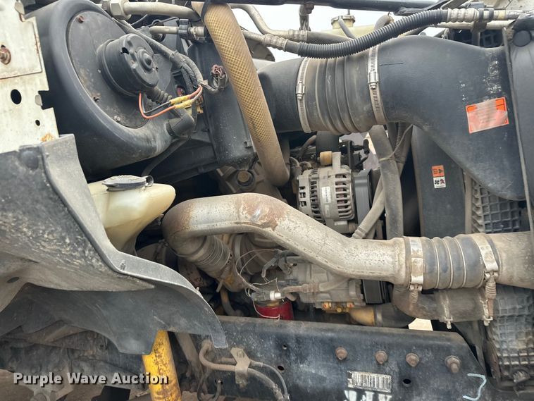 image for item DT6443 2001 Ford F650 utility / service truck