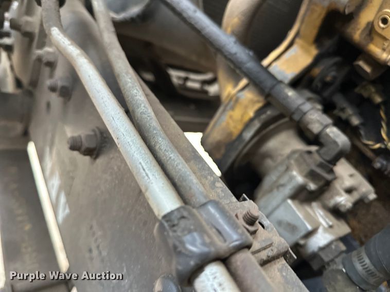 image for item DT6443 2001 Ford F650 utility / service truck