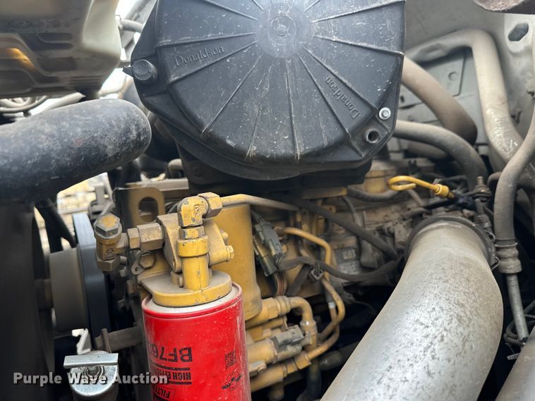 image for item DT6443 2001 Ford F650 utility / service truck