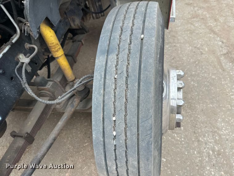 image for item DT6443 2001 Ford F650 utility / service truck