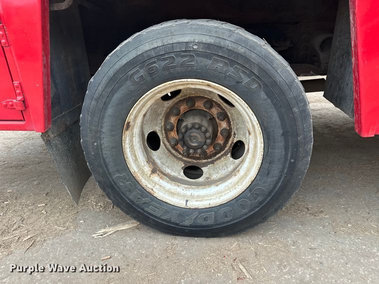 image for item DT6443 2001 Ford F650 utility / service truck