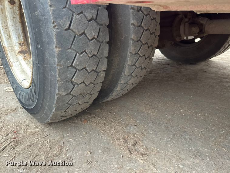 image for item DT6443 2001 Ford F650 utility / service truck