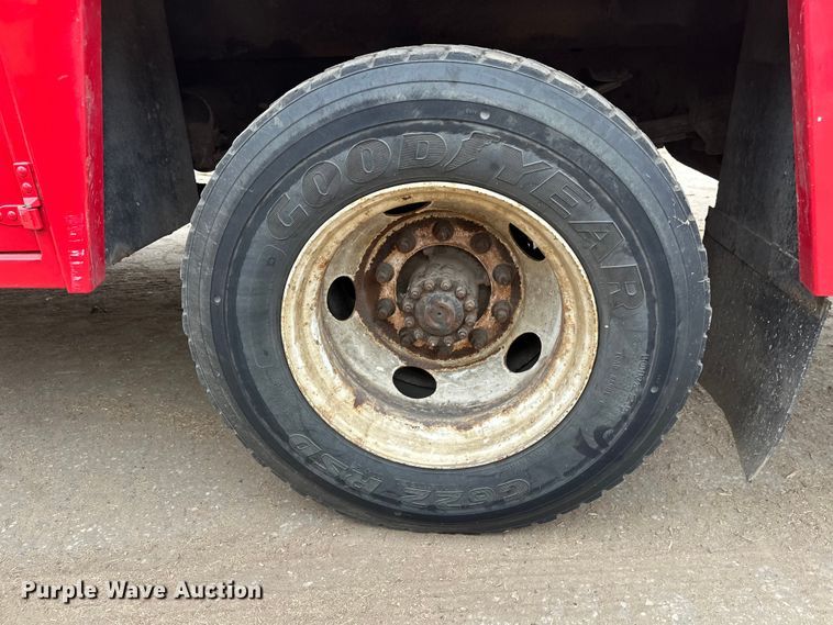 image for item DT6443 2001 Ford F650 utility / service truck