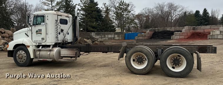 image for item DT6444 1999 Freightliner truck cab and chassis