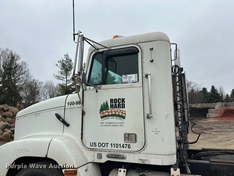 image for item DT6444 1999 Freightliner truck cab and chassis