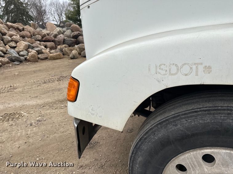 image for item DT6444 1999 Freightliner truck cab and chassis