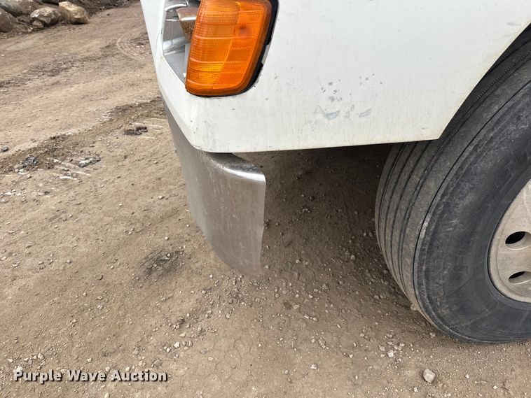 image for item DT6444 1999 Freightliner truck cab and chassis