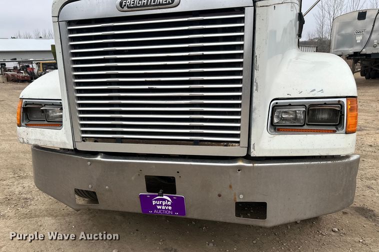 image for item DT6444 1999 Freightliner truck cab and chassis