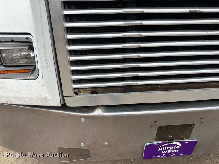 image for item DT6444 1999 Freightliner truck cab and chassis