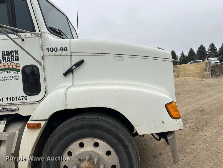 image for item DT6444 1999 Freightliner truck cab and chassis