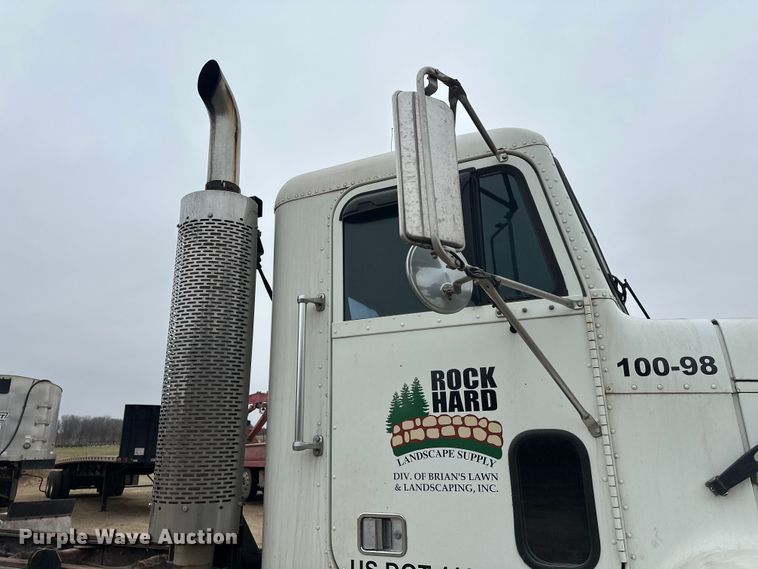 image for item DT6444 1999 Freightliner truck cab and chassis