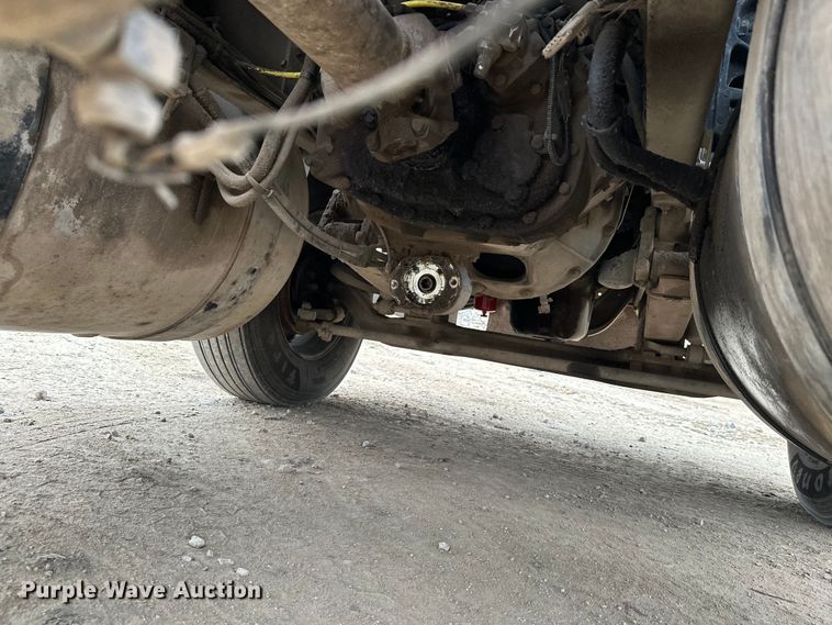 image for item DT6444 1999 Freightliner truck cab and chassis