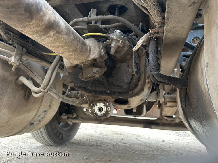 image for item DT6444 1999 Freightliner truck cab and chassis