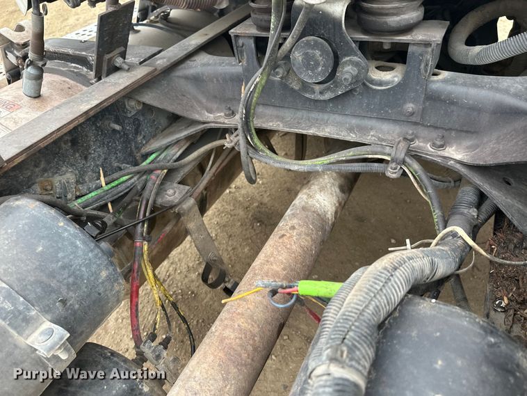 image for item DT6444 1999 Freightliner truck cab and chassis