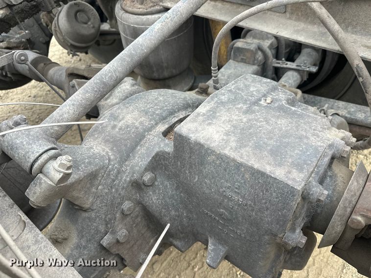 image for item DT6444 1999 Freightliner truck cab and chassis