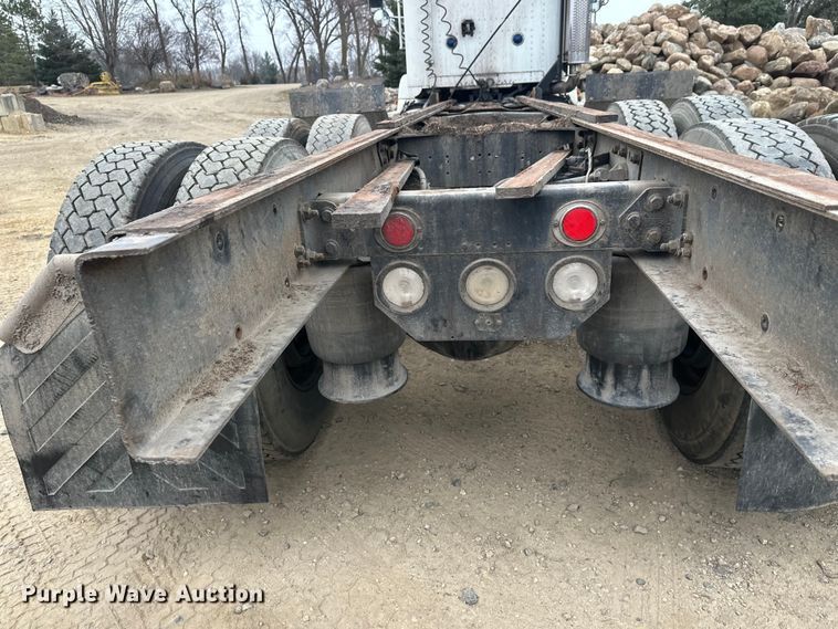 image for item DT6444 1999 Freightliner truck cab and chassis