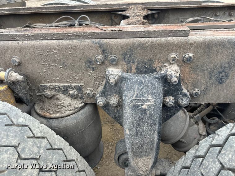 image for item DT6444 1999 Freightliner truck cab and chassis