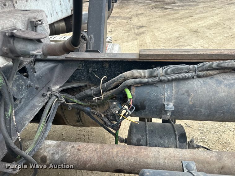 image for item DT6444 1999 Freightliner truck cab and chassis